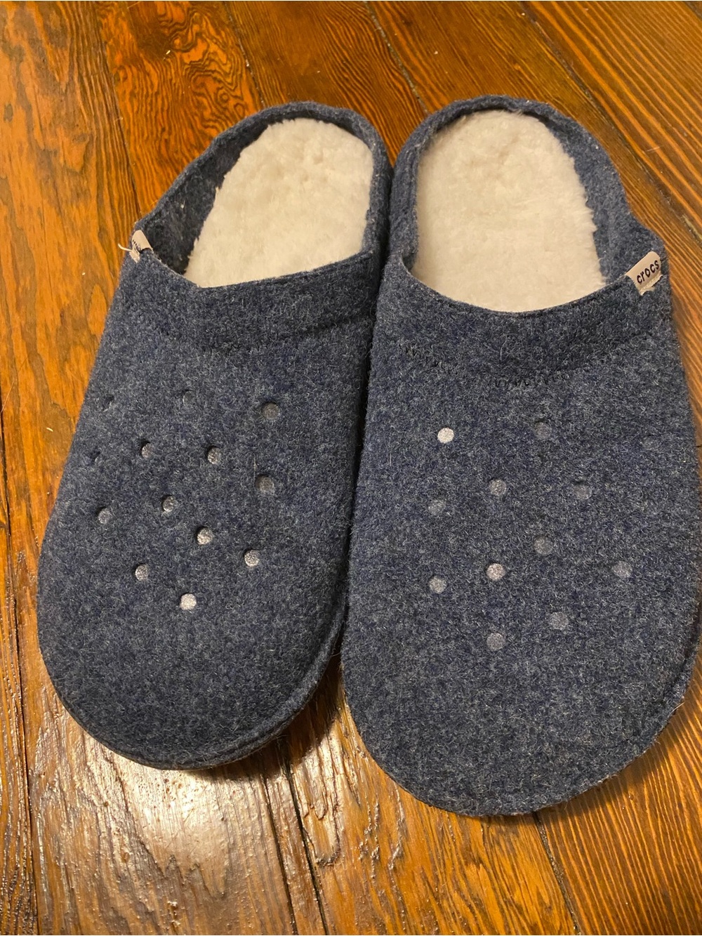 CROCS men’s Navy Faux-Shearling Lined Slippers